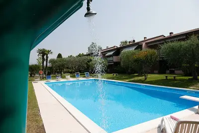 Image de Regarda - apartment \"Ortensia\" in apartment complex Lazise with pool and garden