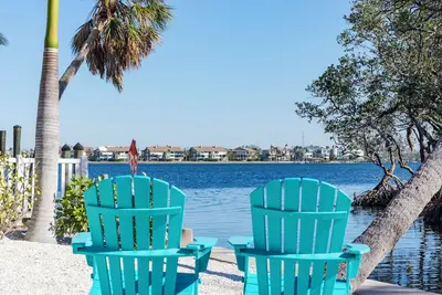 Image de Waterfront paradise, walking distance to beach! Private heated pool!