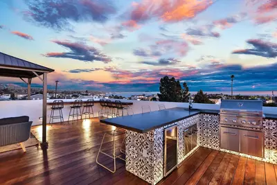 Image de * Ocean view rooftop* Peloton* Modern & New