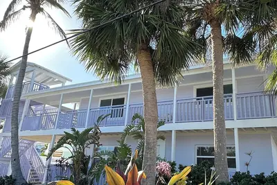 Image de Best Location! North End Of Anna Maria, Fl Steps To Beach & Dining -  Lower Unit