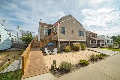 Image de Fully Renovated Family Beach House 2022 Dates now available!