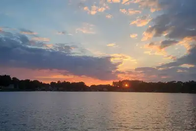 Cottage on All Sports Private Triangle Lake Howell. Mi