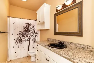 Image de Spacious 3 Bedroom Gem with Lighted Patio