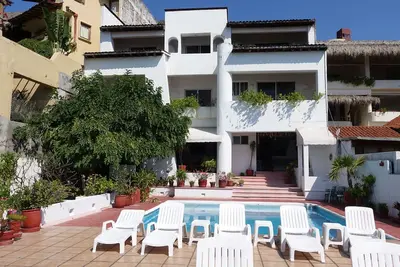 Complete House, ocean view, 8 minute walking to the beach