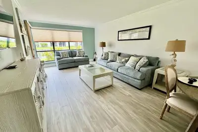 Image de Sandy Feet Retreat Unit 108 at Runaway Bay. 1 min walk to beach.