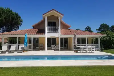Image de Villa confortable 4 chambres piscine privée chauffée sur le golf jardin wifi