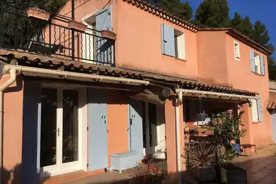 Image de villa au calme à proximité immédiate d’Aix-en-Provence et du Lubéron