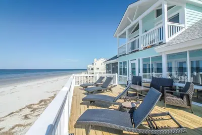 Image de Harbor Point Ocean Front Beach Estate
