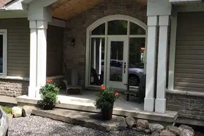 Image de Relax, Unwind & Enjoy. . . Beautiful Lake Muskoka Cottage on Acton Island