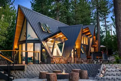 Image de Luxury Lakefront Home - Hot Tub & Panoramic Views