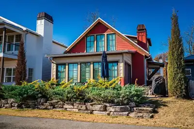 Image de 15% off gorgeous cottage, hot tub, pool, fishing ponds, streams, waterfalls!