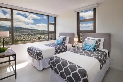 Image de Gorgeous Mountain View 1Bed/1Bath at the Waikiki Banyan #3513-T2