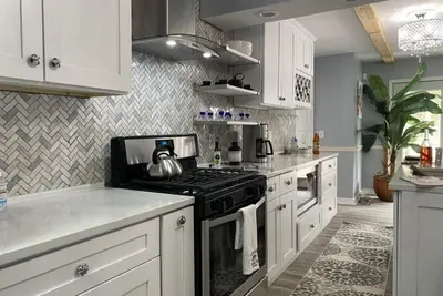 Image de (4 bedrooms and 2 full baths; sleeps 11)