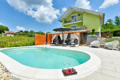 Image de Belle maison Ă Popovaca avec sauna