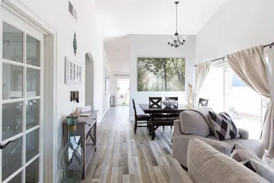 Image de Beach Family Home + Yard, Near The Ocean!