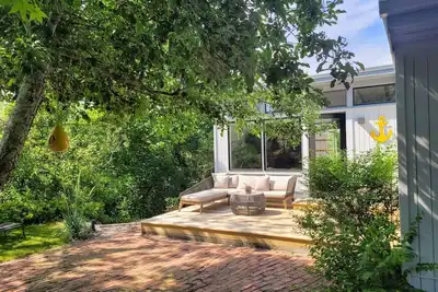 Image de Modern Mid Century, 2 Bedrooms 2 Baths in West End with Parking