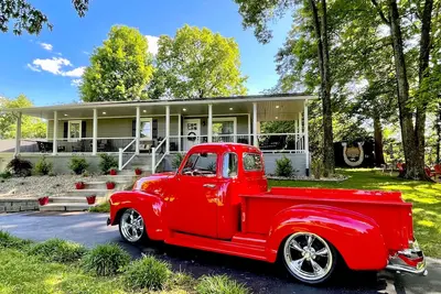 Image de HorsePower Theme! 2-Car Garage. 3 mi to I-65. Fire pit. Ping Pong. Family Games!