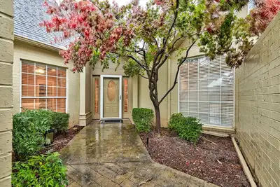 Image de Glenbrook/Nichols Hills Adjacent!