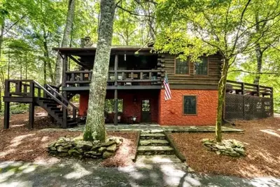Cozy log cabin for the family in Sky Valley, Ga