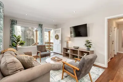 Image de Dog-Friendly Home w\/ Private Fenced Yard+Workspace