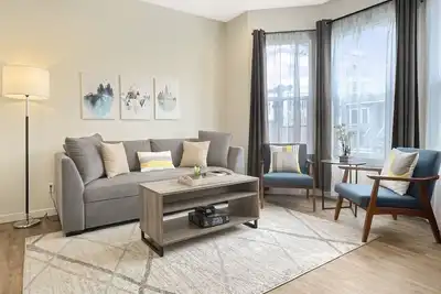 Image de Minutes to Sf! Stunning 5br/5ba home just ½ block from subway station!