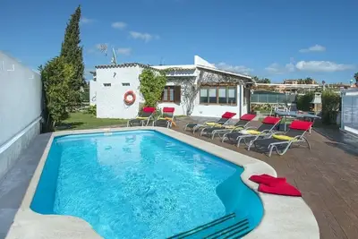 Image de Villa in Puerto de AlcĂşdia with large terrace and pool 7 min. of the beach.