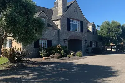 Image de Private French Country Ranch Home