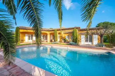Image de Villa à Grimaud vue sur le château, piscine chauffée.