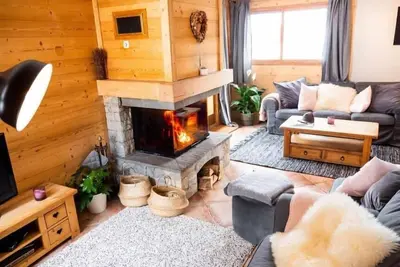 Chalet, vue vallée, remise en forme, sauna, balcon, cheminée ou poêle à bois, parking, télévision