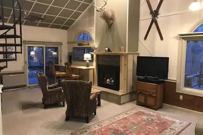 Image de Cozy Chalet with First Lake access just minutes from town. Great Location