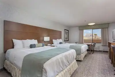 Image de Nearby Attractions, Stylish Unit, Pool, Parking, Fitness Center