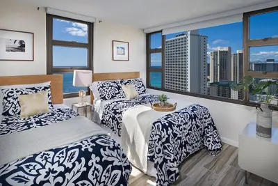 Image de Gorgeous High Floor Ocean View 1 Bedroom at Waikiki Banyan #3114 T-1