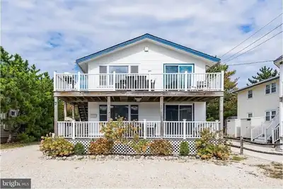 Image de Beautifully Updated Oceanside Duplex - Downstairs Unit