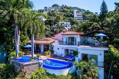 Image de Beautiful Private Villa Beachfront Location, Full Staff & transfers included