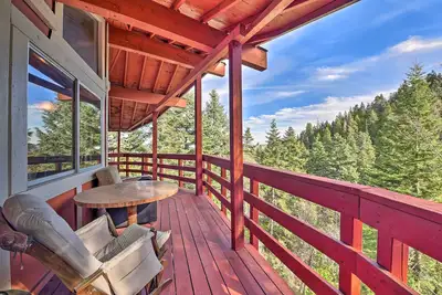 Image de Lake Arrowhead Cabin w/ Deck & Stunning Mtn Views!