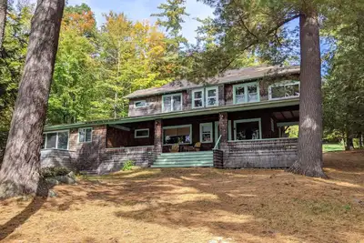 Image de Lake house w. private dock on Northern Lake George