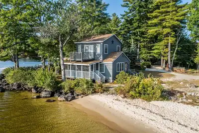 Image de Lakefront House with Private Sandy Beach