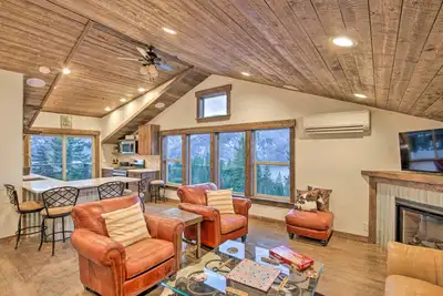 Image de Homey Cle Elum Lake Apt w\/ Shared Hot Tub & Views!