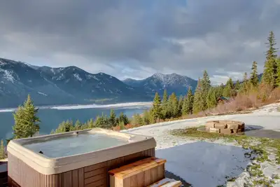 Image de Dazzling Cle Elum Home w\/ Game Room & Fire Pit!