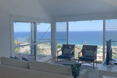Image de Freshly renovated with sun and sweeping views in the heart of Sunshine Beach