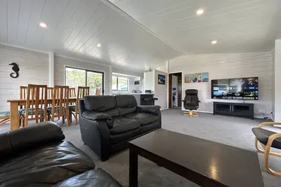 Image de Whangapoua - 2mins walk to beach