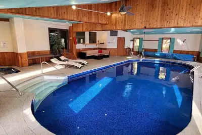 Image de Private Indoor Heated Pool + Hot Tub + Game Room - Family Friendly