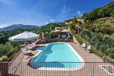 Image de Villa Ă Cantagrillo avec 7 chambres Ă coucher, 14 couchages