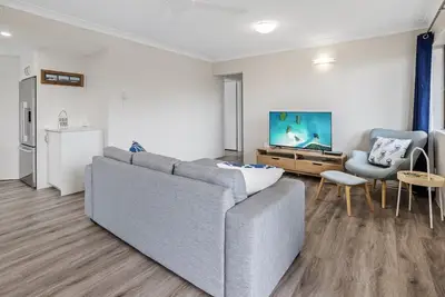 Image de Beachside Unit in the Centre of Town