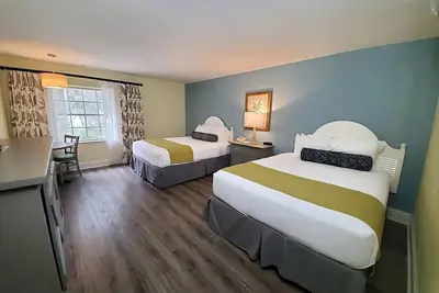 Image de Your Home Away From Home! 3 Spacious Units! Near Golf Course! Free Parking, Pool
