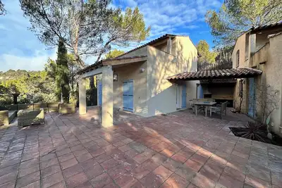Image de Provencal house with direct access to lake and private pool
