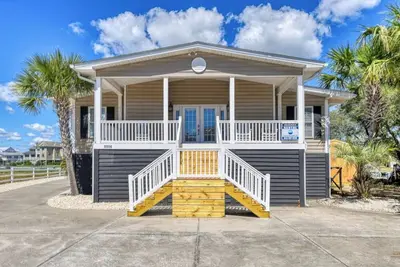 Image de Eight Bedroom, Eight and a half bathrooms, Channel Front Home, Private Pool