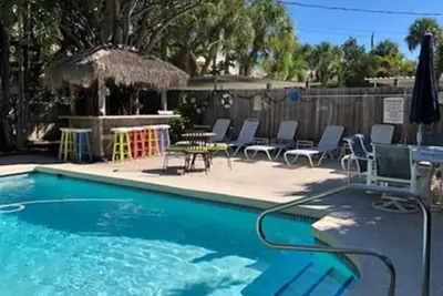 Image de Courte promenade à la fois la plage et village, dispose d'une piscine chauffée et une blanchisserie privée