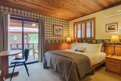 Image de Cedar - pet-friendly room at The Inn At Mazama