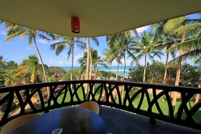 Image de Ocean-views top-floor penthouse, on a sandy beach, 2bd/2bth